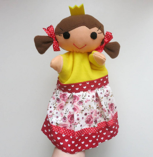 Maňuška princezná (v sukničke s ružami)