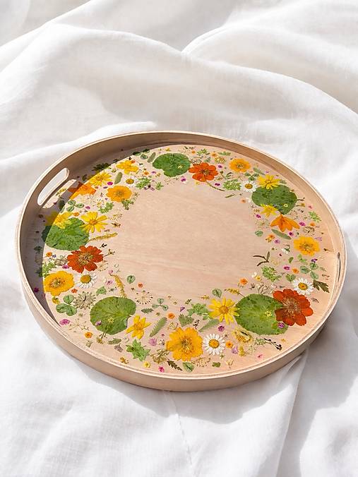 Nádoby - Drevený podnos zo živice s kvetmi “Krásenky” (Oranžová) - 18284791_