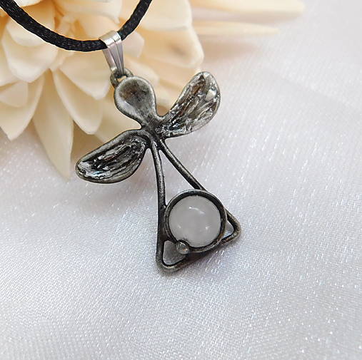 Náhrdelníky - Anjel Castiel - mliečny krištáľ - 18288484_