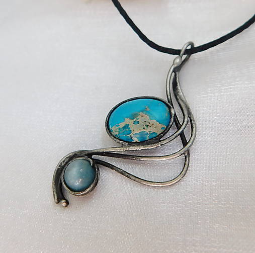 Náhrdelníky - Prívesok s variscitom a kyanitom╚CAIOMHE╔ - 18288515_