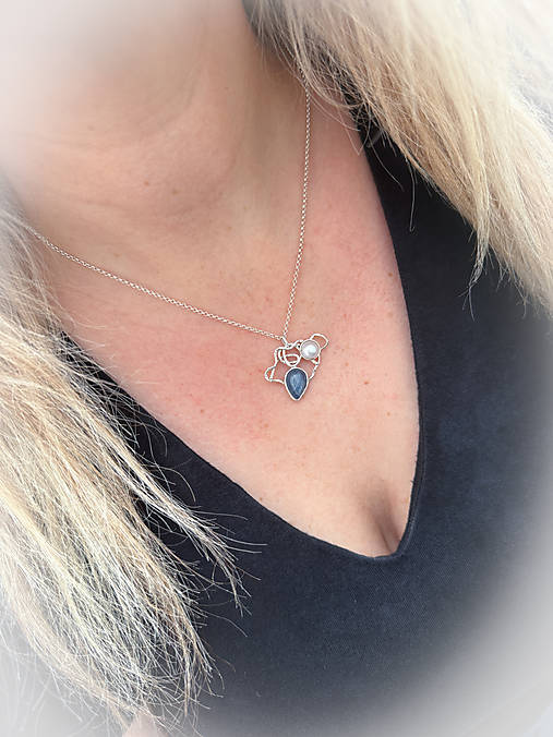 Strieborný 925/1000 prívesok s riečnou perlou a modrým kyanitom