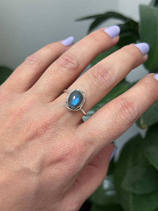 Strieborný 925/1000 prsteň s labradoritom