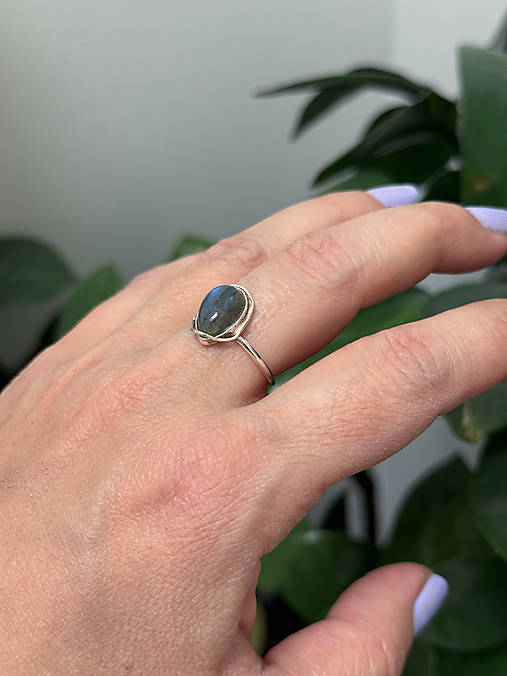 Strieborný 925/1000 prsteň s labradoritom