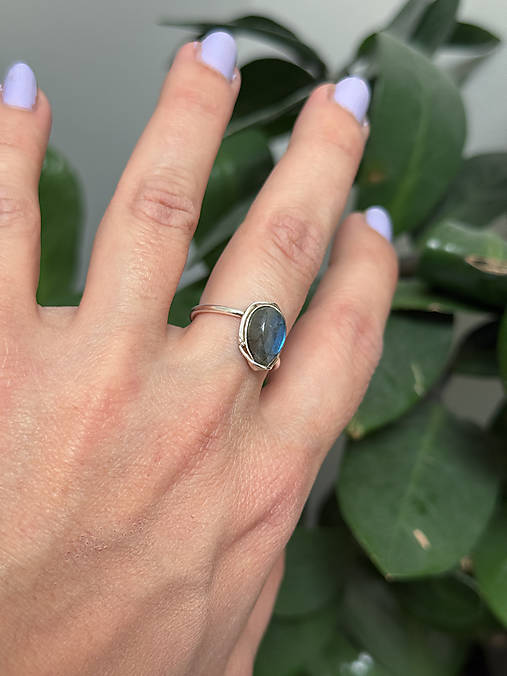 Strieborný 925/1000 prsteň s labradoritom