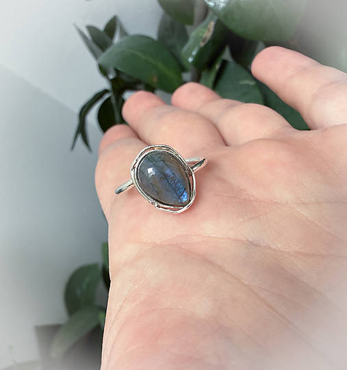 Strieborný 925/1000 prsteň s labradoritom