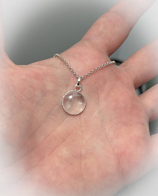 Strieborný 925/1000 prívesok s prírodným krištáľom