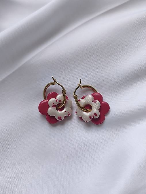 Náušnice - Pearl burgundy kvetinkové náušnice (S červenou kvetinkou) - 18288337_