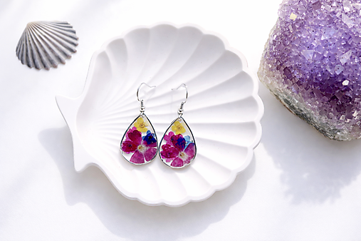 Náušnice - Wildflower Drop” živicové náušnice so sušenými kvietkami - 18289878_