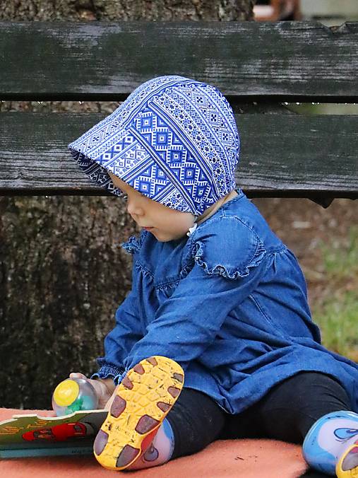 Letný detský čepček folklór modrý