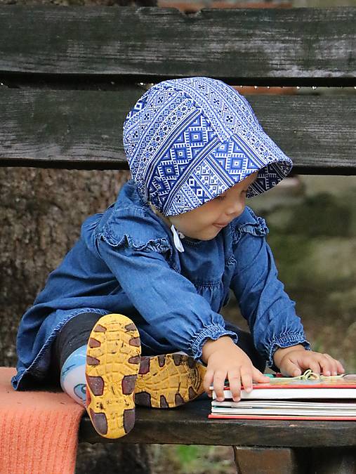 Letný detský čepček folklór modrý