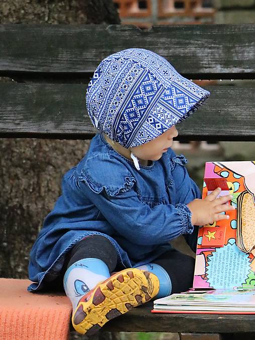 Letný detský čepček folklór modrý