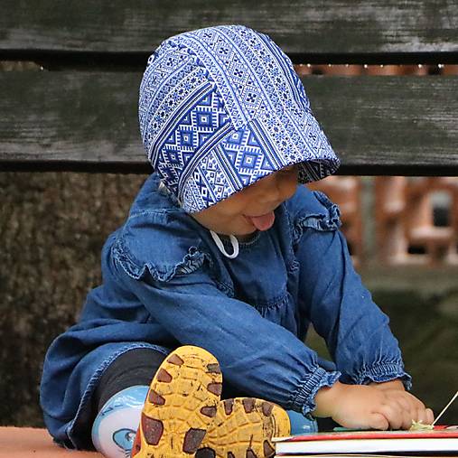 Letný detský čepček folklór modrý