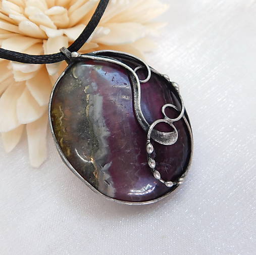 Náhrdelníky - Prívesok s fluoritom ╚CLÍODHNA╔ - 18294653_