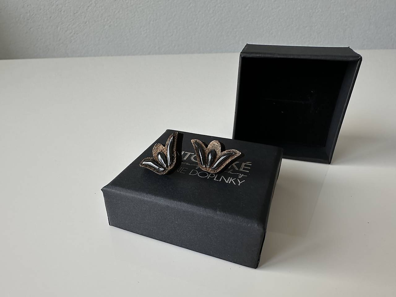 Zapichovačky tulipániky živicované (Čierna)