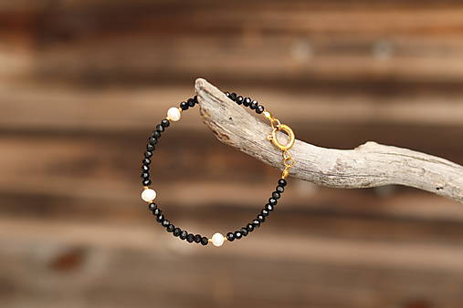 Náramok spinel s perlami