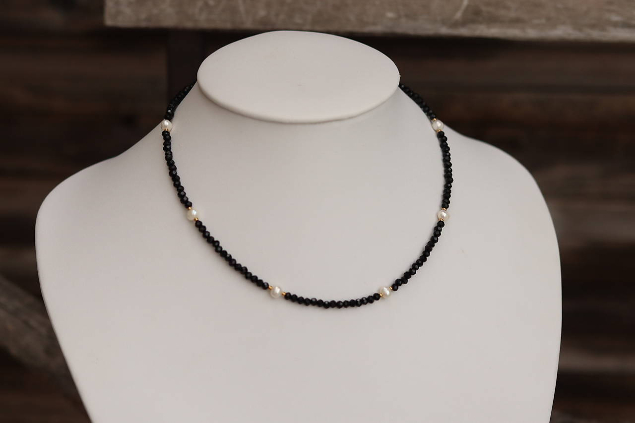 Náhrdelník spinel s perlami