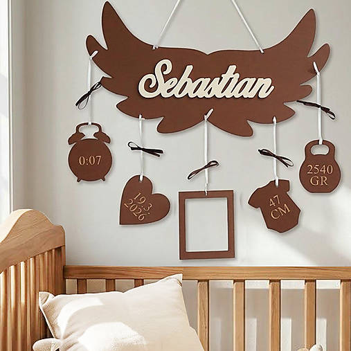 Darček pre novorodenca meno s údajmi a krídlami 35cm