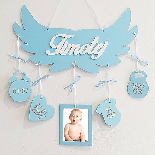 Darček pre novorodenca meno s údajmi a krídlami 35cm