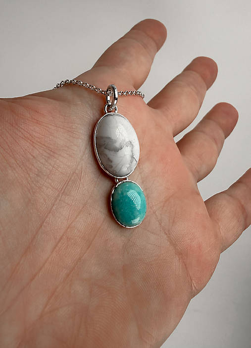 Strieborný 925/1000 prívesok s howlitom a amazonitom