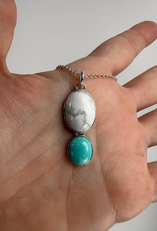 Strieborný 925/1000 prívesok s howlitom a amazonitom