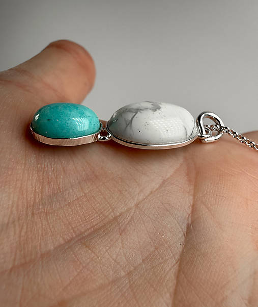 Strieborný 925/1000 prívesok s howlitom a amazonitom