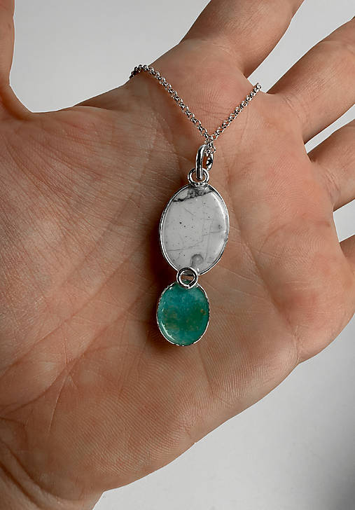 Strieborný 925/1000 prívesok s howlitom a amazonitom