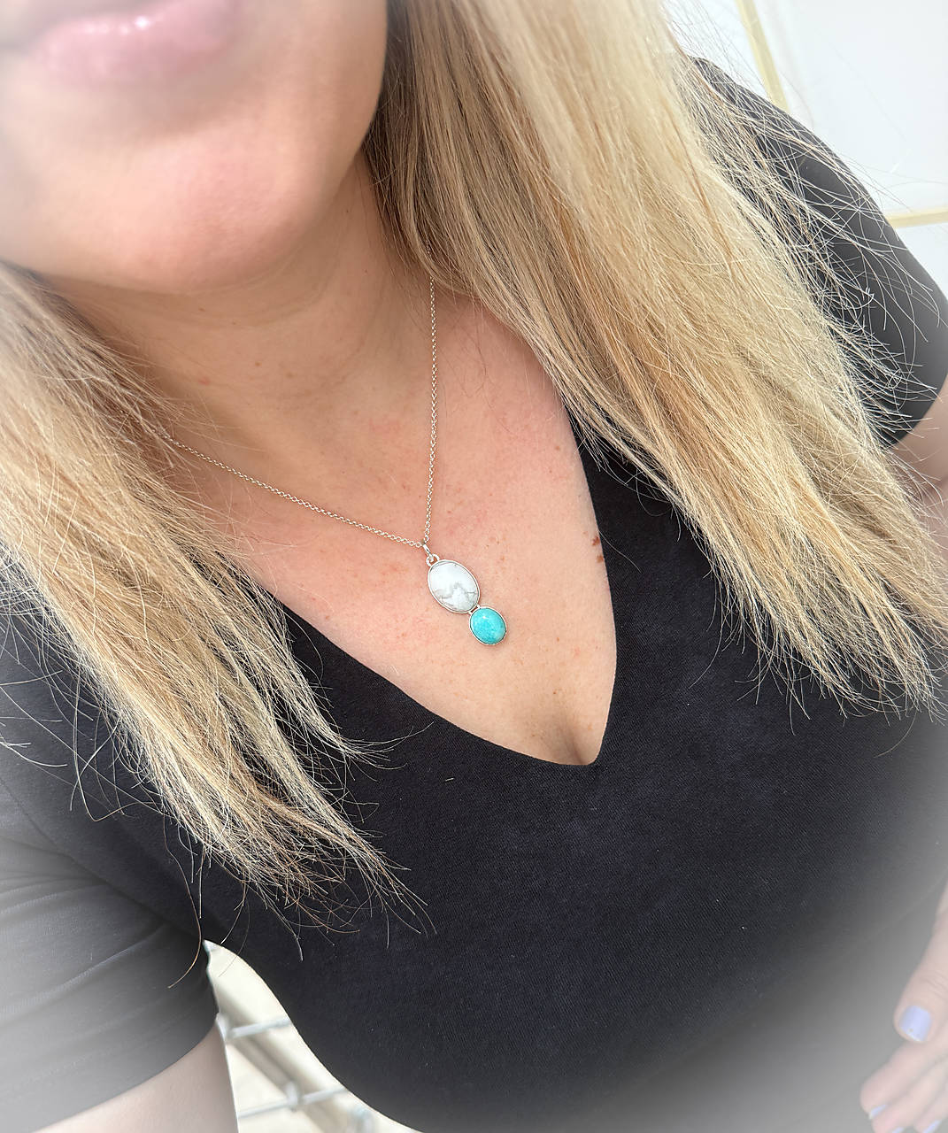 Strieborný 925/1000 prívesok s howlitom a amazonitom