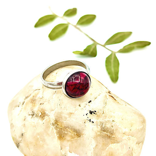 Prstene - Živicový oceľový prsteň _ Kúštik (vínovo-červená verbena) - 18296863_