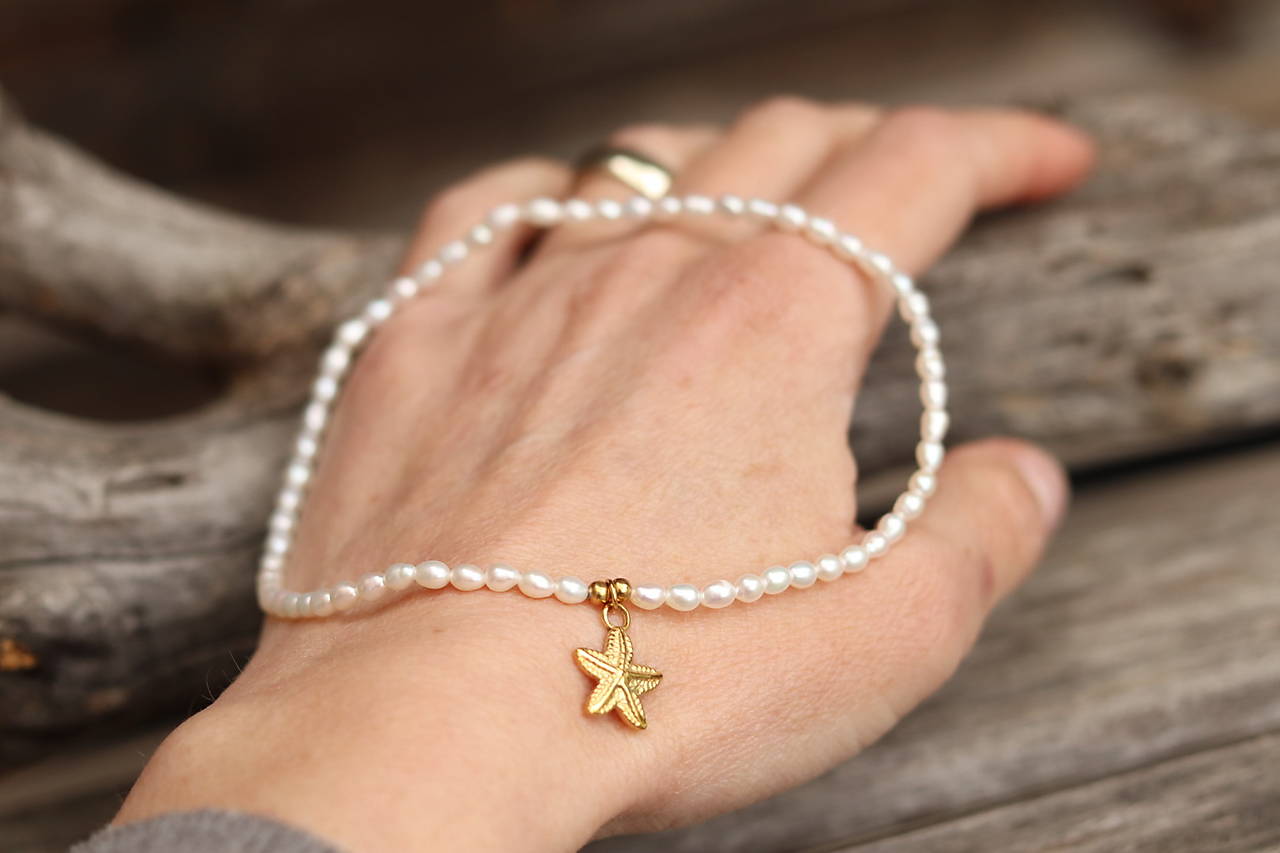 Perlový náramok na nohu