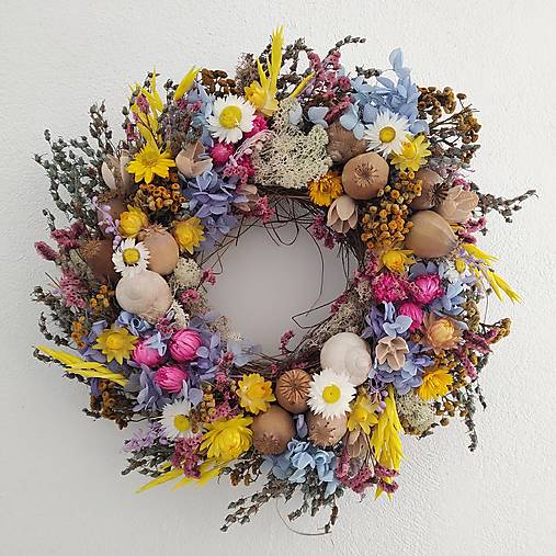 veniec na dvere zo sušených kvetov – pastelový romantický štýl