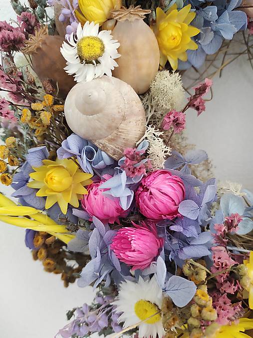 veniec na dvere zo sušených kvetov – pastelový romantický štýl