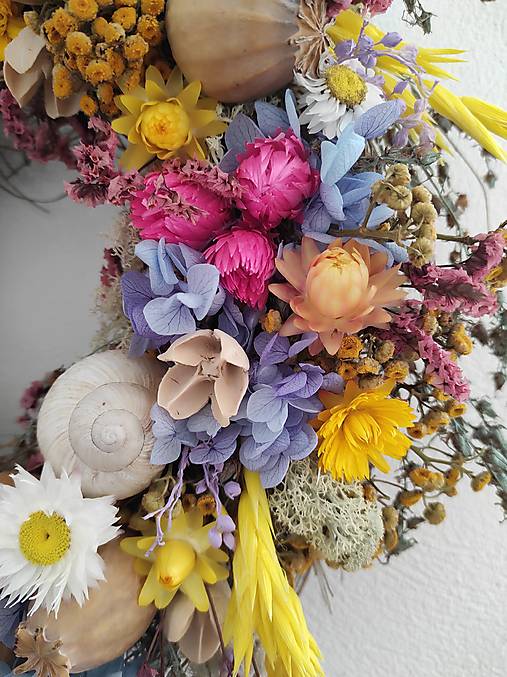 veniec na dvere zo sušených kvetov – pastelový romantický štýl