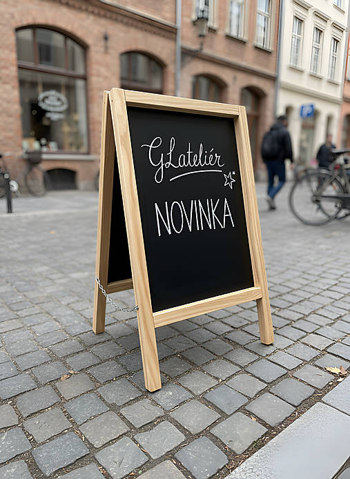 Kriedový reklamný stojan Á-čko (Béžová)