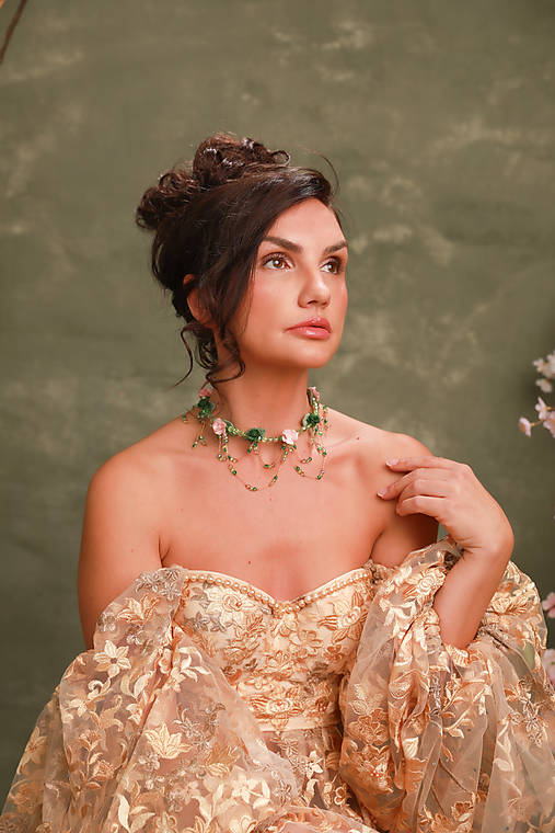 Kvetinový Bridgerton náhrdelník "prvé dotyky”