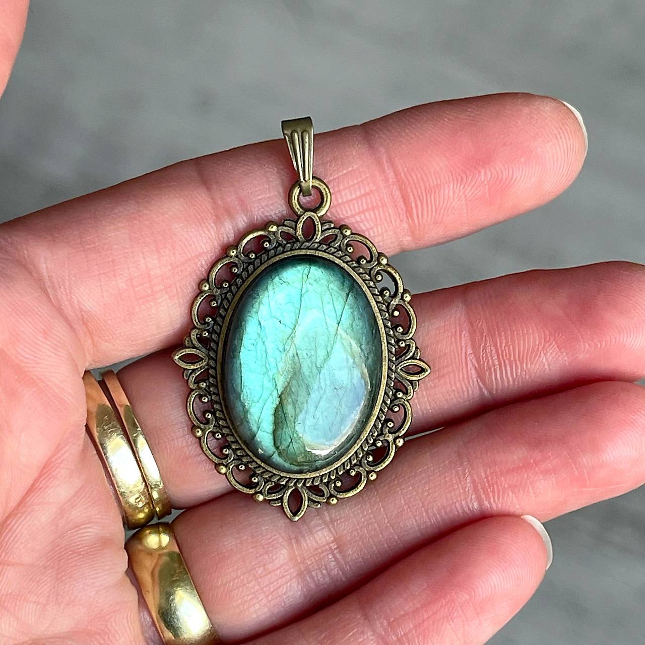 Bronze Filigree Labradorite Necklace / Náhrdelník s labradoritom E074