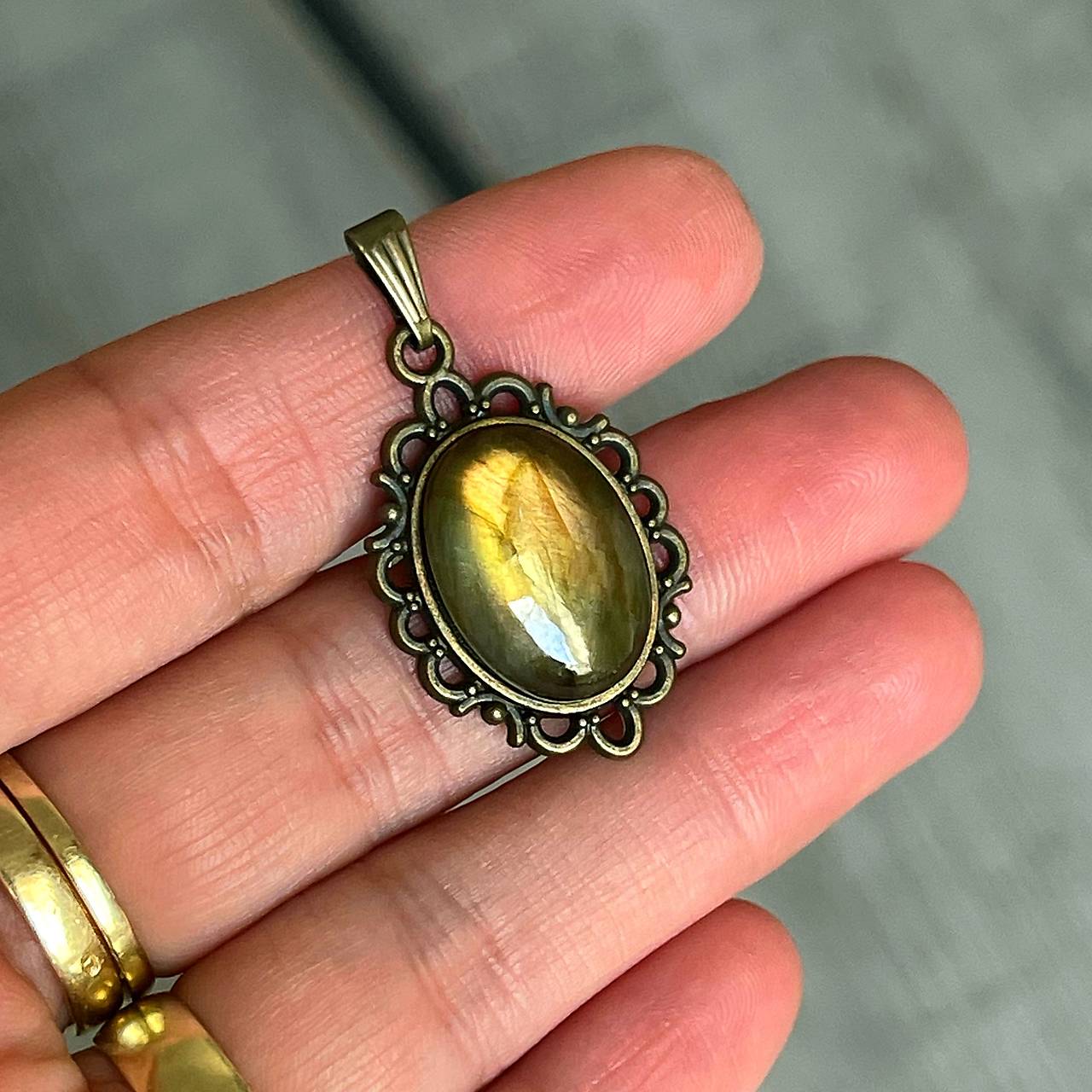 Bronze Filigree Labradorite Necklace / Náhrdelník s labradoritom E074