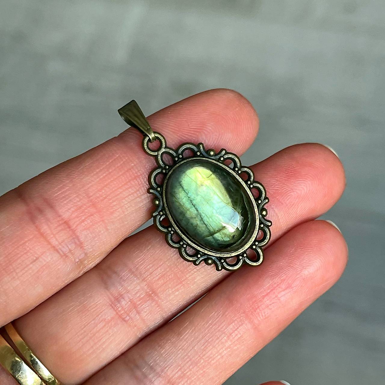 Bronze Filigree Labradorite Necklace / Náhrdelník s labradoritom E074