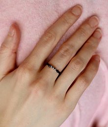 Prstene - Minimalistický šnúrkový prsteň s korálkami - 18303230_