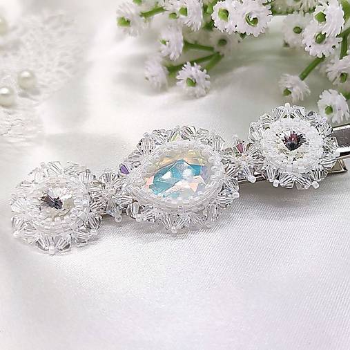 Ozdoby do vlasov - Ručne šitá svadobná spona „Flora“ z Preciosa Crystals - 18306384_