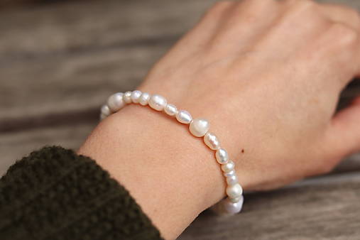 Perlový náramok mix