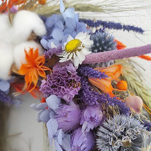 prírodný veniec na dvere zo sušených kvetov | pestrý fialový handmade