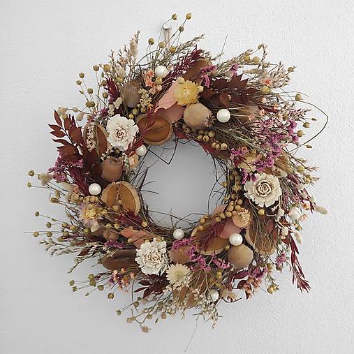 zemitý veniec na dvere zo sušených kvetov - neutrálna  bohémska marhuľová