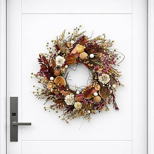 zemitý veniec na dvere zo sušených kvetov - neutrálna  bohémska marhuľová
