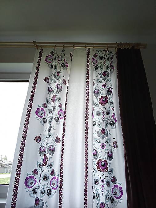 Úžitkový textil - Dekoračný záves biely s farebnými kvetinami - 18310518_
