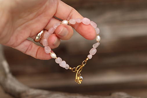 Náramok ruženín, perly