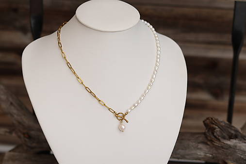 Perlový náhrdelník s retiazkou