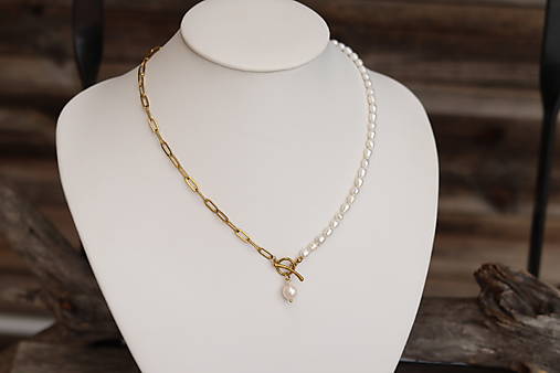 Perlový náhrdelník s retiazkou