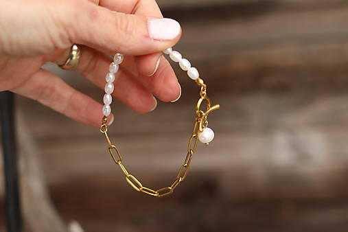 Retiazkový náramok s perlami