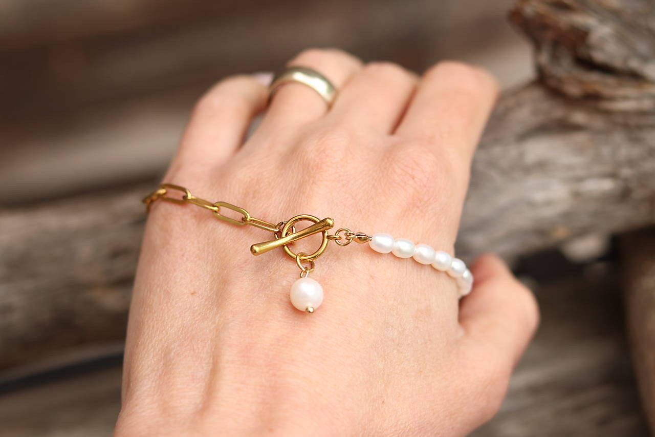 Retiazkový náramok s perlami