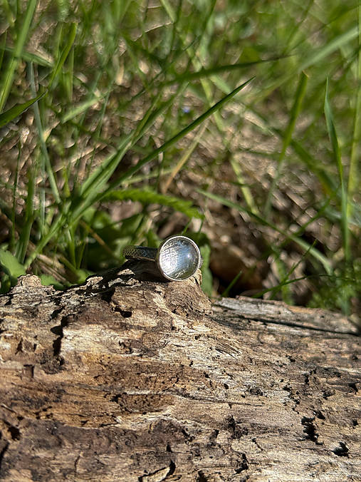 Strieborný 925/1000 prsteň s krištáľom, veľkosť 56